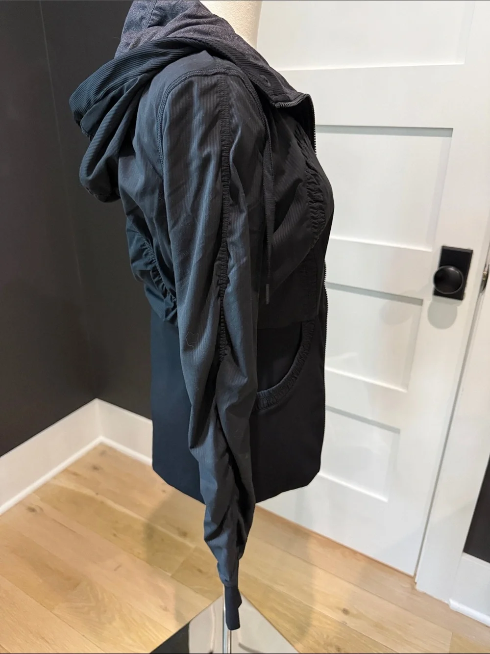lululemon Black Hooded Zip Jacket/Windbreaker with Contour Seams NWOT